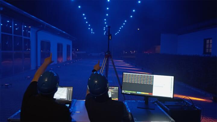 Such light shows work also at indoor events such as concerts or performances of ...