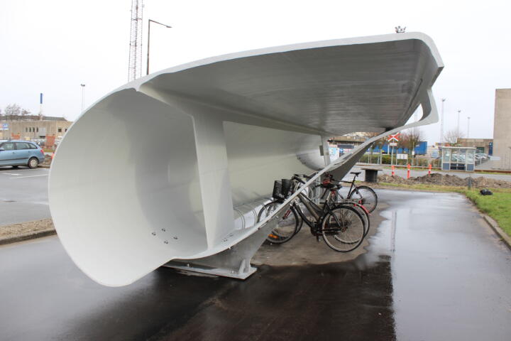 Rotor blade as bicycle shelter