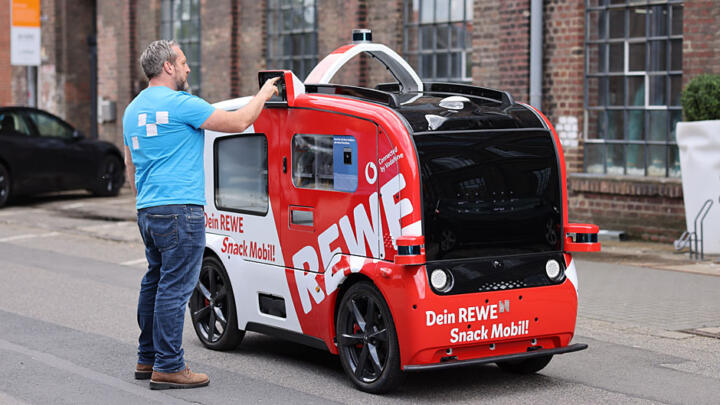 A vending machine arriving at your doorstep. Network operator Vodafone and food ...