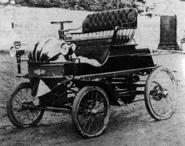 1899Hybrid pioneer: The Pieper Voiturette from Liège, Belgium, is the first vehi ...